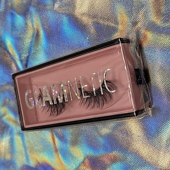 BRAT Glamnetic Magnetic Lashes - Picture 3 of 4